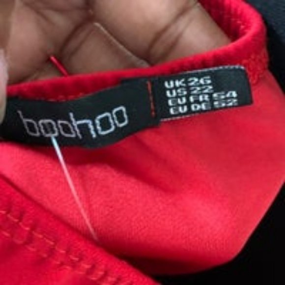 BOOHOO PLUS CREPE TIE FRONT ASYMMETRIC TOP - Picture 6 of 6